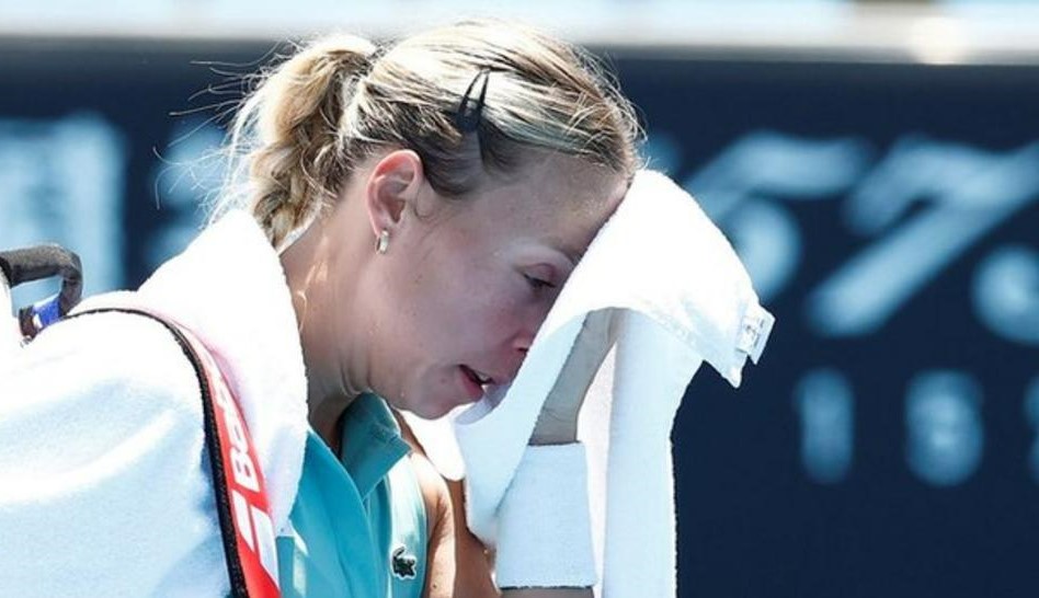 Estonian Anett Kontaveit forced to leave court after only two games in Melbourne.