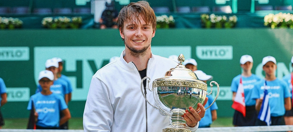 Александр Бублик выиграл травяной турнир в Галле