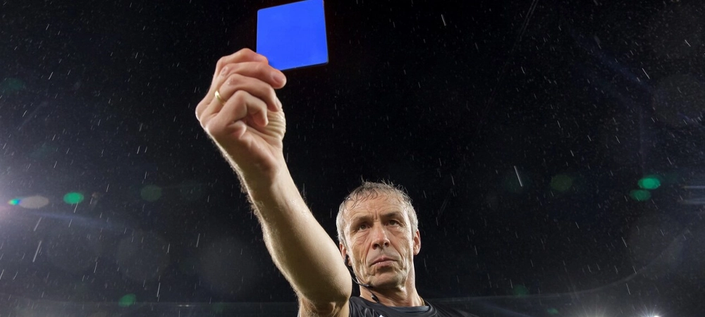 Синяя карточка в футболе – что значит и когда введут?