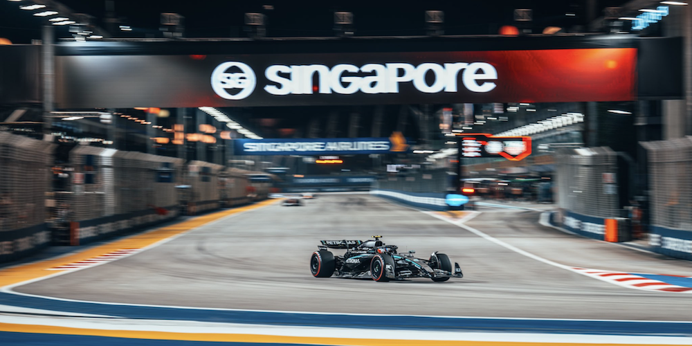 Russell wins pole at Singapore