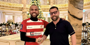Dani Alves buys Portugues club